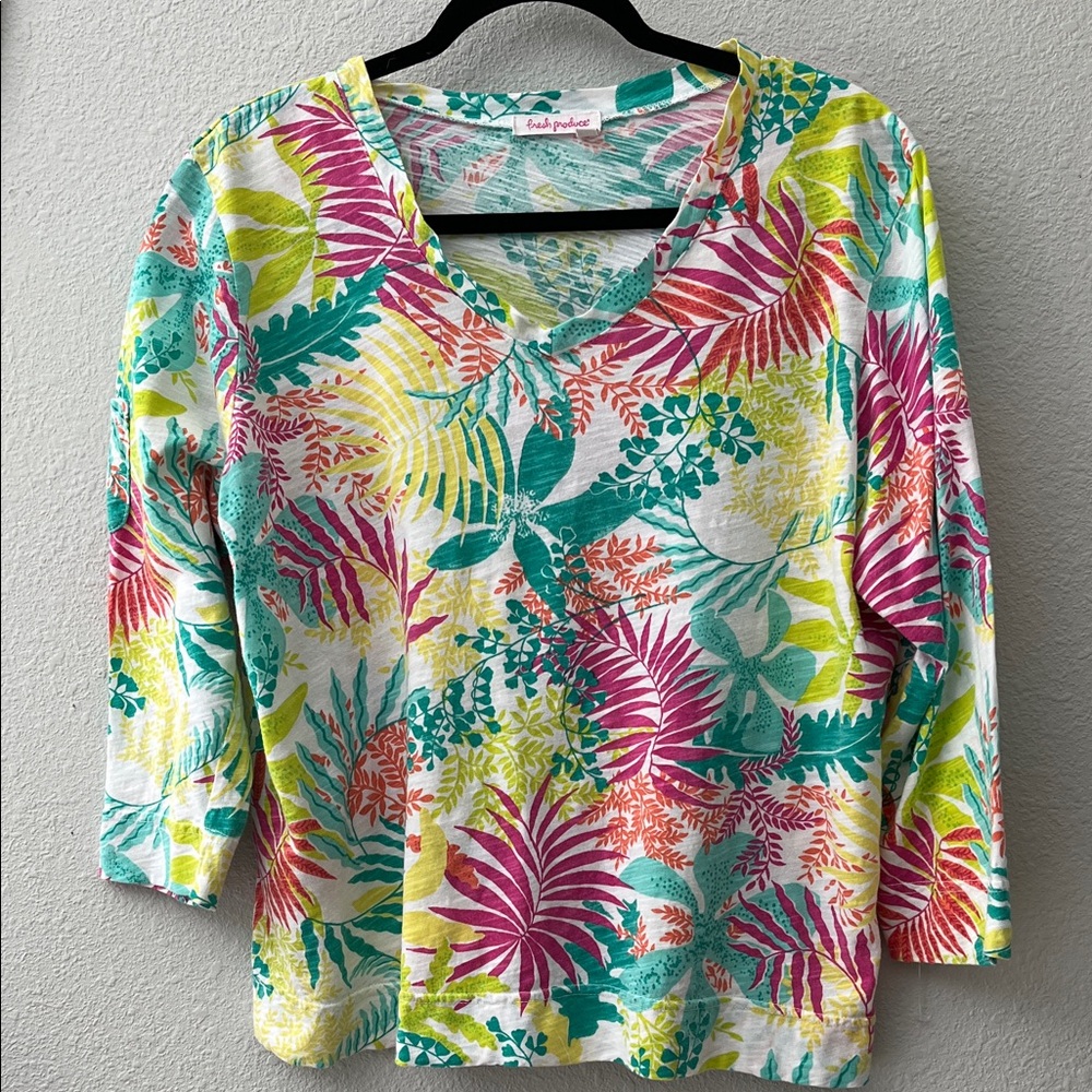 FRESH PRODUCE Vibrant Tropical  Print cotton top
Long sleeve, relaxed fit
Sz XL
